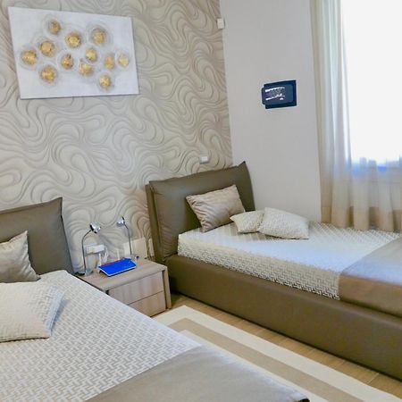 Phoenix Garda Hills Σιρμιόνε Εξωτερικό φωτογραφία